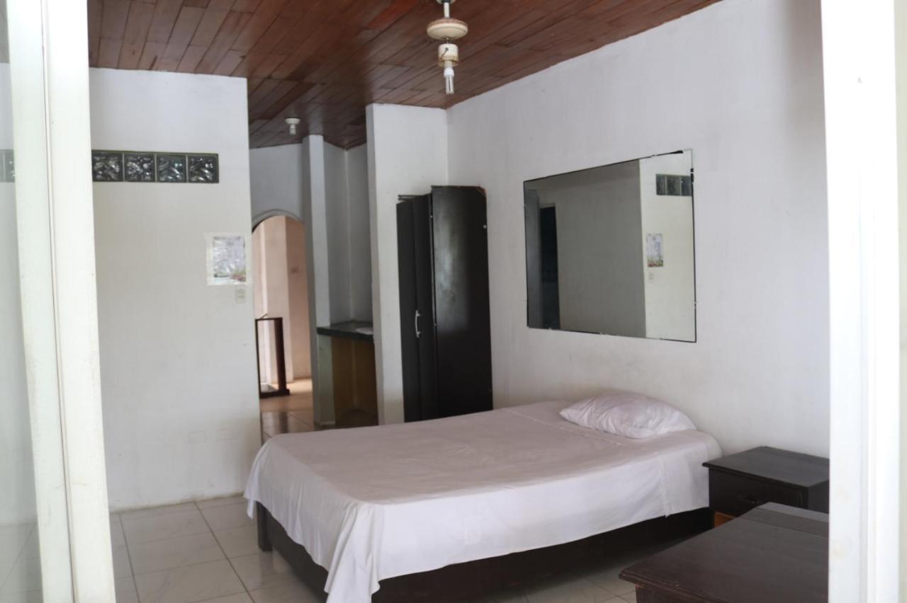 Amazon Breeze Hotel Iquitos Bagian luar foto