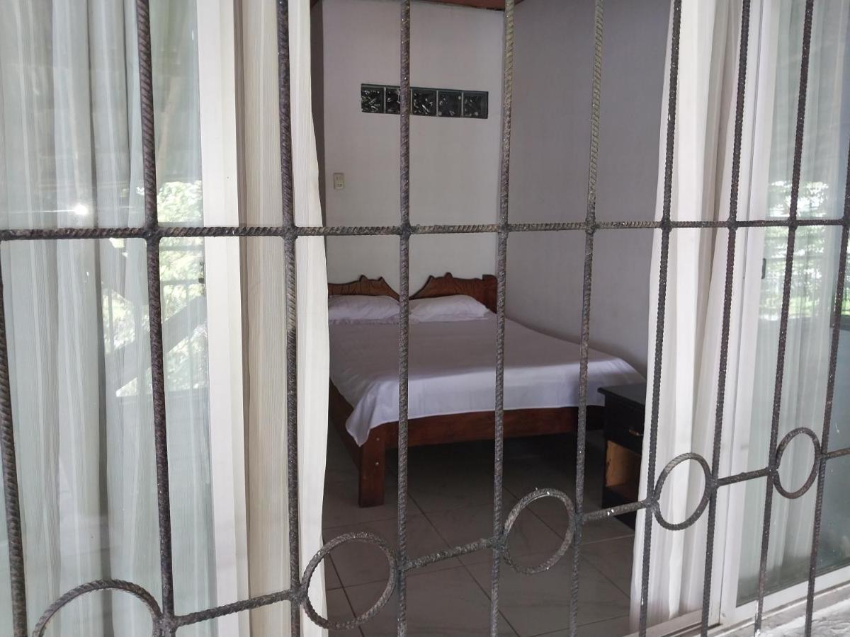 Amazon Breeze Hotel Iquitos Bagian luar foto